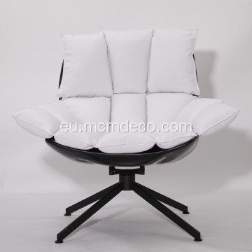 Erreprodukzio Patricia Urquiolaren Husk Lounge Chair